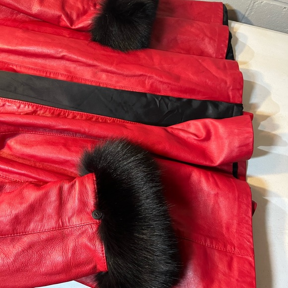 Henig furs long red leather jacket w/ fur trimmings - Picture 10 of 11